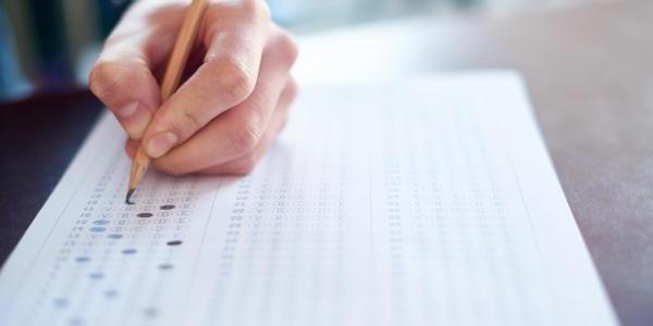 student filling a scantron test